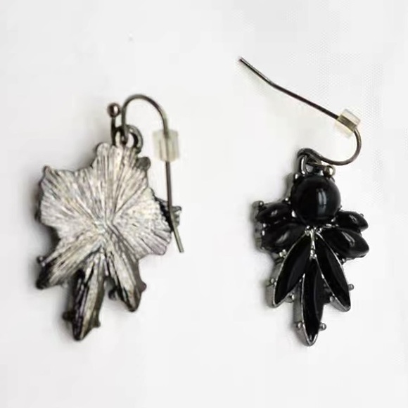 ❣️$25/3❣️ Gothic Style Black Dangle Earrings - Picture 5 of 8